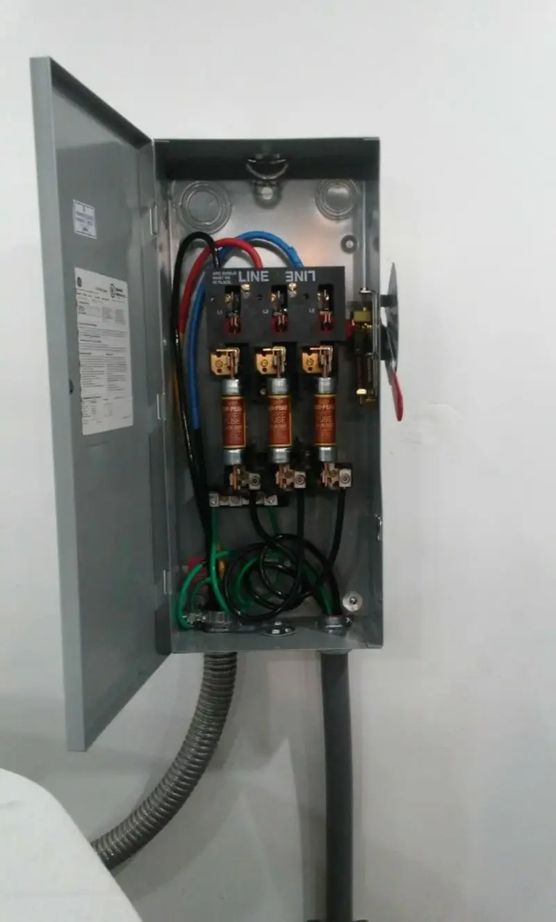 Three-phase disconnect switch installed for Smoke Detector Installation in Harker Heights